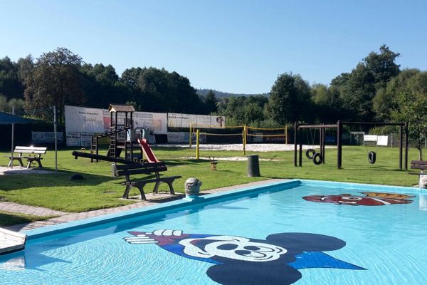 Auf dem Bild ist das Kinderbecken im Freibad zu sehen.