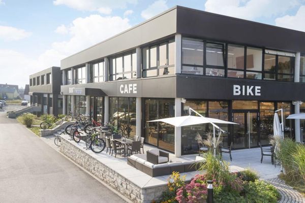Bike-Store mit Café