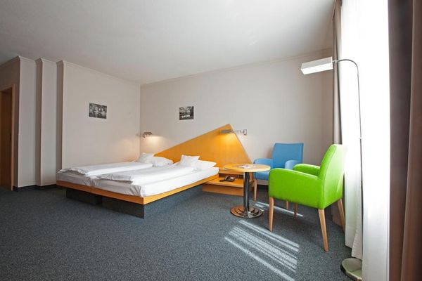 Auf dem Bild ist ein Zimmer des Golfhotels zu sehen.