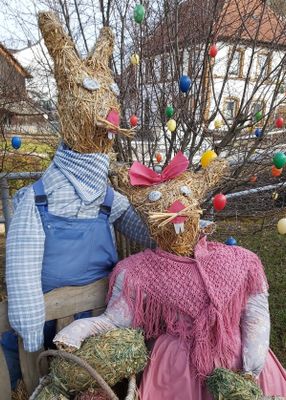 Osterhasen Hummendorf am Dorfplatz