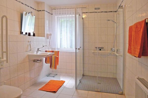 Gasthof Café Specht - barrierefreies Badezimmer