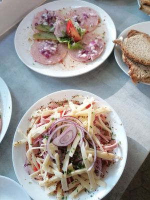 Brotzeit im Biergarten Zeitinsel