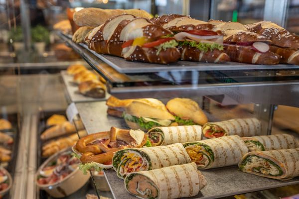 belegte Laugenstangen und Wraps im Autohof Thiersheim