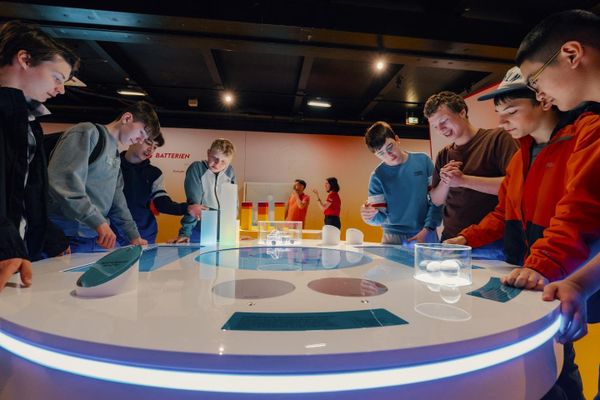 Bild des Datensatzes Tourstopp der MS Wissenschaft in Eberbach