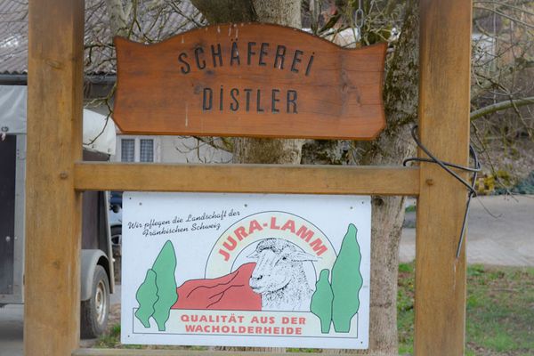 Hier auf dem Hof werden die Tiere auch geschlachtet und zerlegt