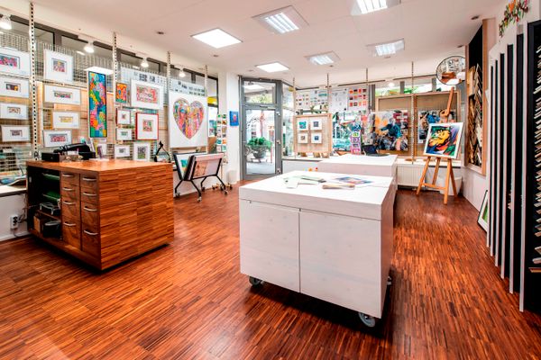 kunsthandlung_langheinz_innenansicht_darmstadt_marketing_klaus_mai