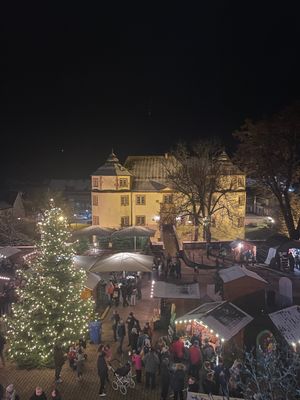 Weihnachtliches Treiben auf dem Weihnachtsmarkt Hardheim