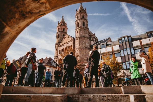 Bild des Datensatzes Öffentliche Stadtführung „Zu Fuß durch zwei Jahrtausende“