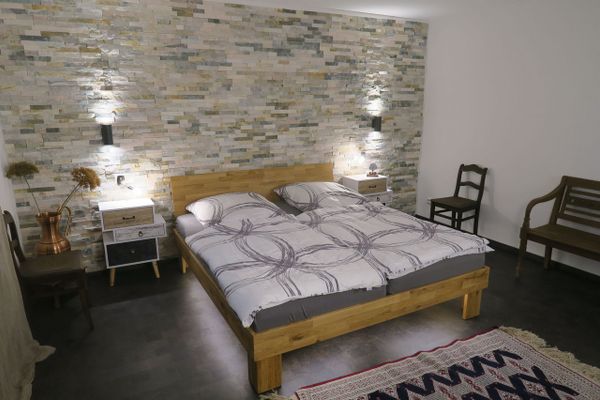 Auf dem Bild ist das Schlafzimmer der Ferienwohnung Gutsgarten zu sehen.