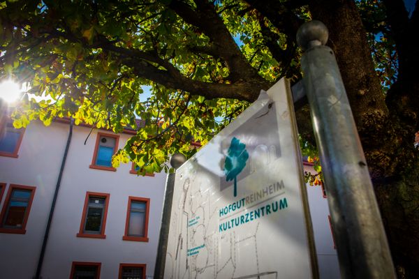 Infotafel Kulturzentrum Hofgut Reinheim