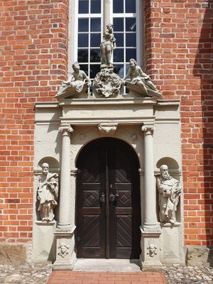 Eingangsportal der Stellichter Kirche