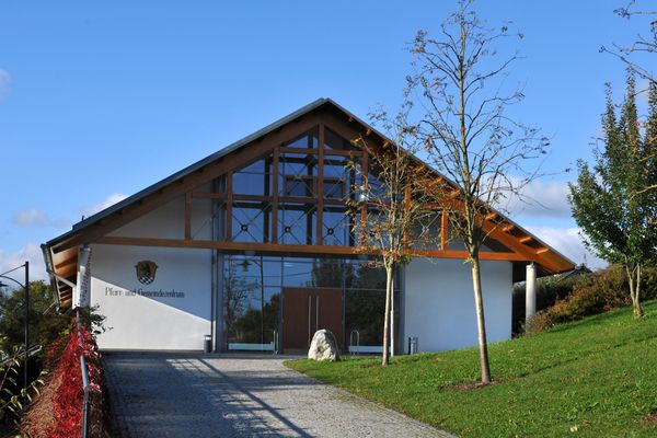 Außenansicht Pfarr- und Gemeindezentrum Pähl