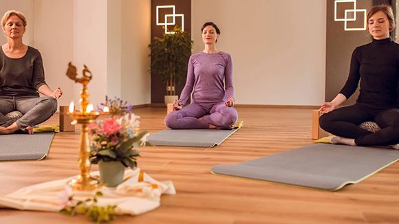 Tägliche Yogastunden
