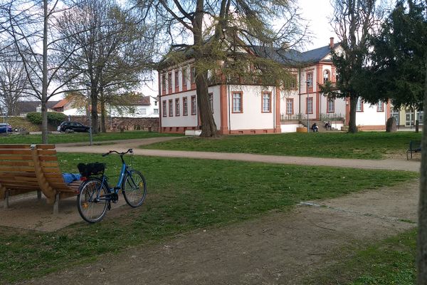 Liegebank am Schloss Fechenbach in Dieburg