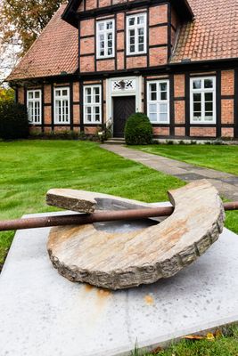 Kunst im Kloster vor Äbtissinnenhaus