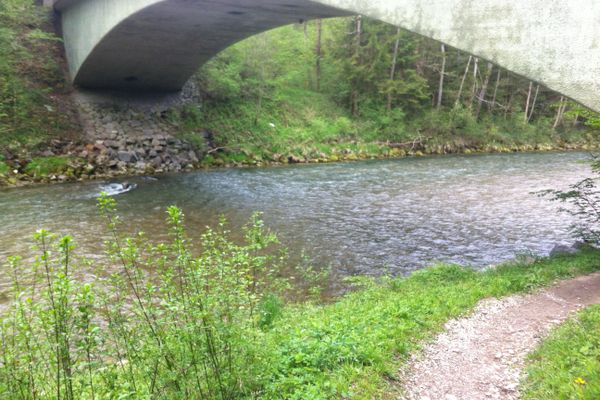 Ammerbrücke südwestlich von Wörth.