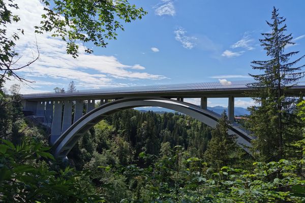 Echelsbacher Brücke von der Besucherplattform aus.