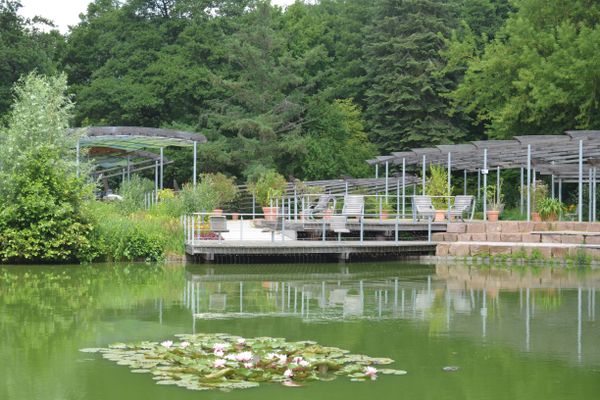 Pergola mit See im Kurpark Bad Bevensen