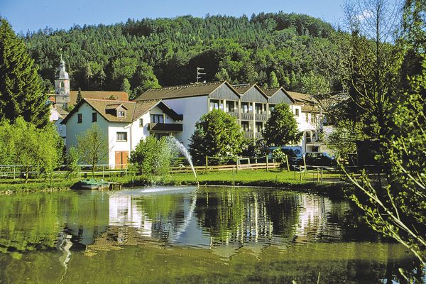 Hausansicht Hotel-Gasthof Wasserschloß