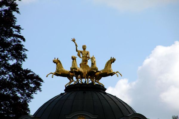 vergoldete Quadriga auf dem Sonnentempel