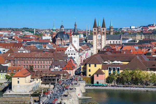 Stadt Würzburg mit Altmainbrücke