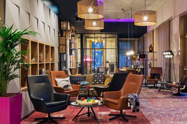 Moxy_Living__room2