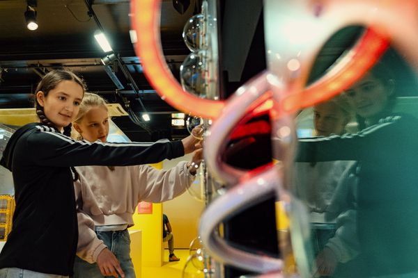 Bild des Datensatzes Ausstellungsschiff "MS Wissenschaft"