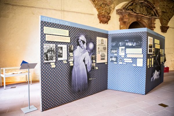 Bild des Datensatzes 100 Jahre Schlossfestspiele – Ausstellung im Ottheinrichsbau