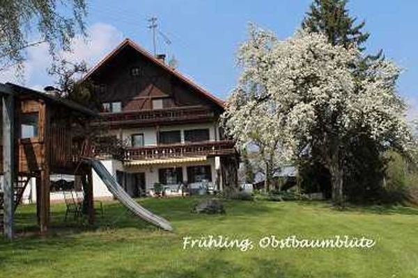 Ferienwohnungen Josef Seibold Außenansicht im Frühling