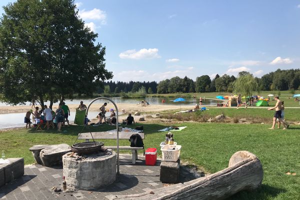 Badesee westlich von Hetten in Hohenpeißenberg