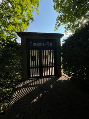 ehemaligen Eingangsbereich ins Freibad.