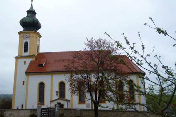 Die Pfarrkirche St. Jakob in Wildsteig.