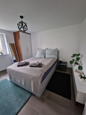Schlafzimmer mit Doppelbett