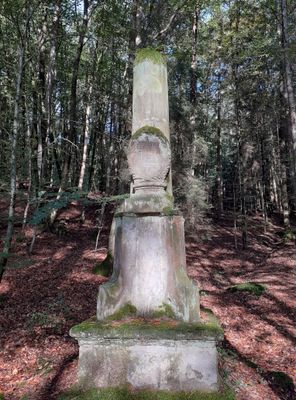 Theresiensäule in der Nähe der Rückertsteine