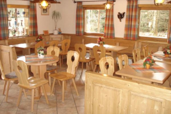 Auf dem Foto ist das Naturfreundehaus Epprechtstein abgebildet.