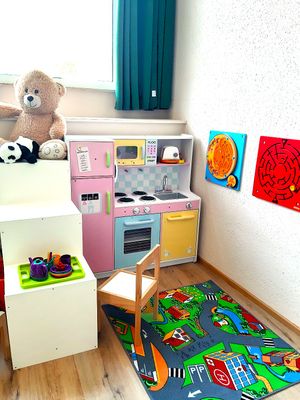 Viele tolle Aufenthalts- und Beschäftigungsmöglichkeiten erwarten euch in gemütlicher Atmosphäre bei leckerem Essen in unserem Familiencafé.
