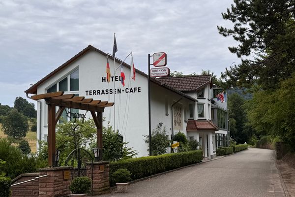 Aussenansicht Hotel Terrassencafé Vierburgeneck