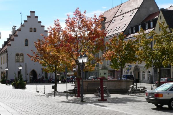 Schongauer Marienplatz mit Ballenhaus