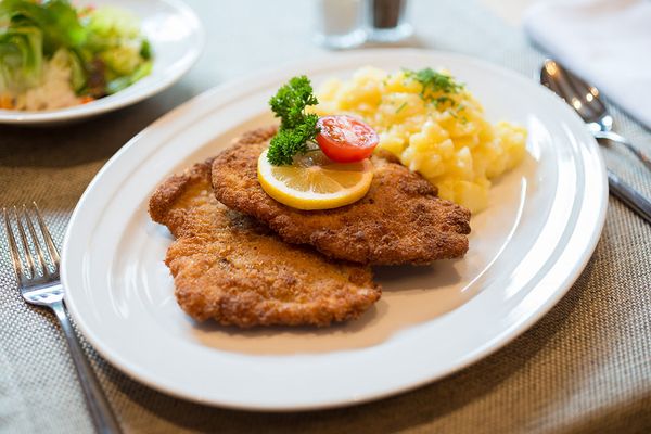 Schnitzel mit selbstgemachten Kartoffelsalat