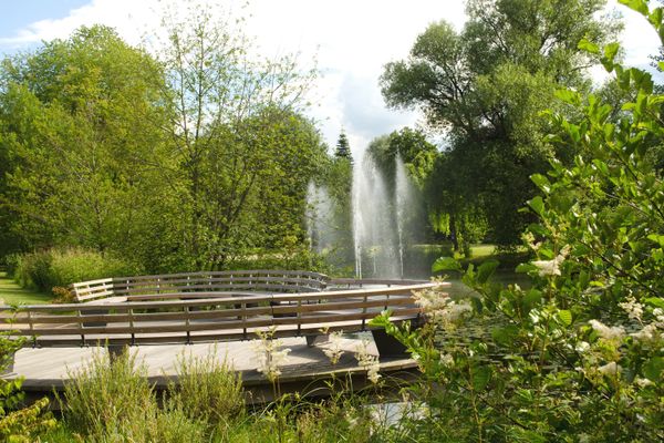Bank an der Fontäne im Kurpark Bad Bevensen