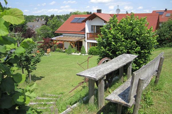 Brotzeitbankerl im Garten