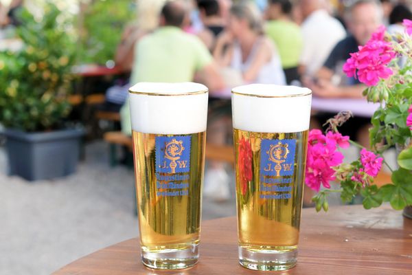 Nahaufnahme Biergläser