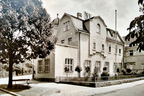 Das ehemalige Bahnhofsrestaurant - nun Postamt