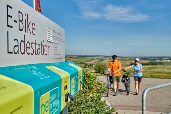 E-Bike Ladestation im Römerpark Ruffenhofen mit Limeseum