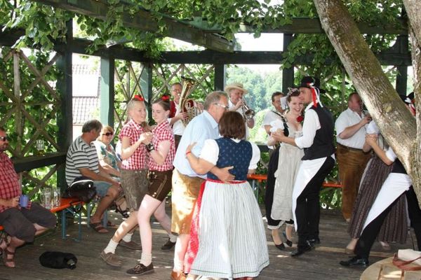 Lindentanz bei der Kerwa in Peesten