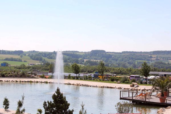 See mit Springbrunnen