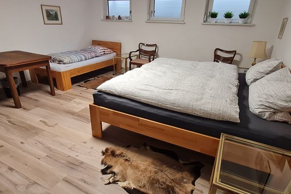 Schlafzimmer im UG - 3 Betten