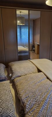 Schlafzimmer mit Doppelbett