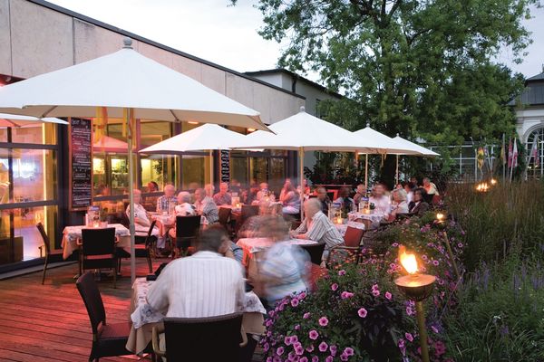 Abendstimmung im Thermenbistro Aquamarin