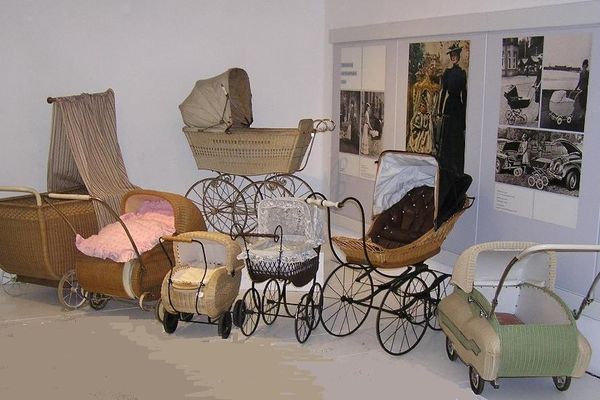 Kinderwagen im Deutschen Korbmuseum